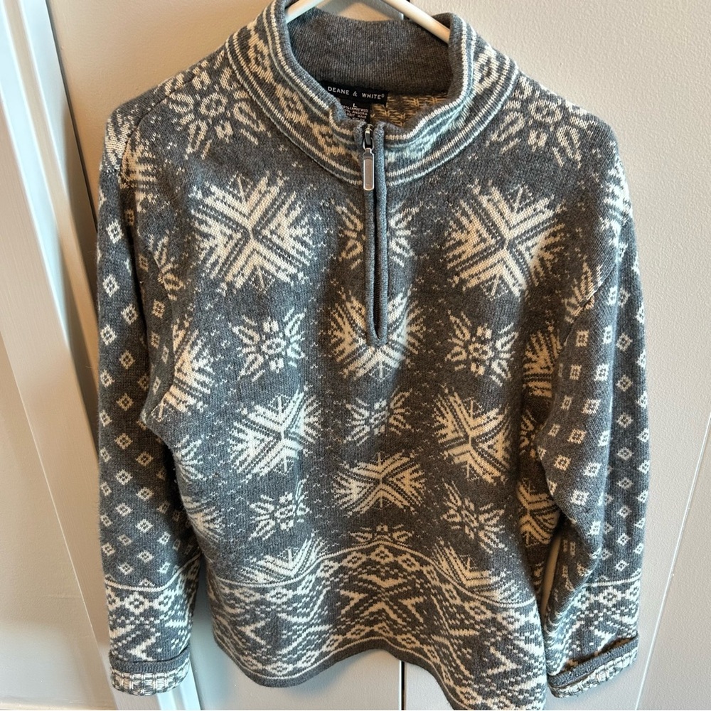 Dean & White Nordic Gray and White Snowflake Design Zip-Up Pullover Sweater